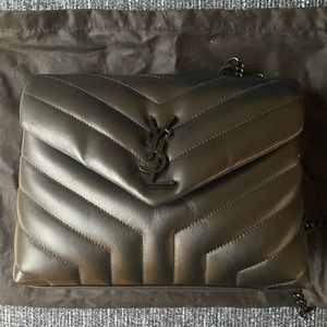 Saint Laurent
Loulou Small Matelasse Calfskin Flap-Top Shoulder Bag